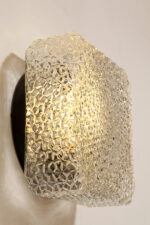 Szklany masywny fakturowy przeźroczysto lodowy kwadratowy jednopunktowy kinkiet/lampa ścienna z czarnym uchwytem z tworzywa, RZB (Rudolf Zimmermann Bamberg) Leuchten, Niemcy, lata 70. - obrazek 25