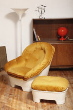 Szeroki fotel z podnóżkiem w stylu Space Age/Mid Century Modern w żółtym welurowym obiciu na białych lekkich cokołach z włókna szklanego, Włochy, lata 60. - obrazek 27