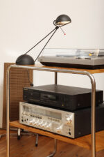 Czarna matowa jednopunktowa metalowa lampa biurkowa "Meridiana" z ruchomym ramieniem i kloszem, projekt Paolo Piva dla Stefano Cevoli, Włochy, wzór z 1983 roku - obrazek 27