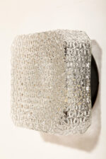 Szklany masywny fakturowy przeźroczysto lodowy kwadratowy jednopunktowy kinkiet/lampa ścienna z czarnym uchwytem z tworzywa, RZB (Rudolf Zimmermann Bamberg) Leuchten, Niemcy, lata 70. - obrazek 31