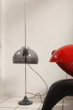 Dwupunktowa filigranowa lampa podłogowa z regulowaną wysokością jasnoszarego klosza z lekkiego półprzepuszczalnego tworzywa/akrylu i metalową grafitową podstawą, Space Age, Gepo, Holandia, lata 70. - obrazek 3