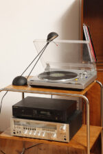 Czarna matowa jednopunktowa metalowa lampa biurkowa "Meridiana" z ruchomym ramieniem i kloszem, projekt Paolo Piva dla Stefano Cevoli, Włochy, wzór z 1983 roku - obrazek 3