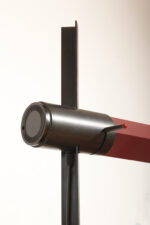 Smukła metalowa postmodernistyczna czarna lampa podłogowa Collona (Caltha) z regulowaną wysokością burgundowej głowicy, Gianfranco Frattini dla firmy Luci, Włochy, projekt z 1981 roku - obrazek 20