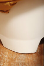 Szeroki fotel z podnóżkiem w stylu Space Age/Mid Century Modern w żółtym welurowym obiciu na białych lekkich cokołach z włókna szklanego, Włochy, lata 60. - obrazek 34