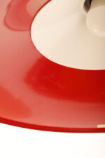 Czerwona metalowa jednopunktowa skandynawska lampa wisząca/sufitowa z czarnym uchwytem nad kloszem i czarną podsufitką, firma Decembre, Finlandia, lata 90. - obrazek 33