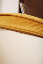 Szeroki fotel z podnóżkiem w stylu Space Age/Mid Century Modern w żółtym welurowym obiciu na białych lekkich cokołach z włókna szklanego, Włochy, lata 60. - obrazek 35