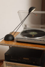 Czarna matowa jednopunktowa metalowa lampa biurkowa "Meridiana" z ruchomym ramieniem i kloszem, projekt Paolo Piva dla Stefano Cevoli, Włochy, wzór z 1983 roku - obrazek 35