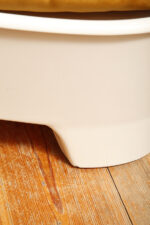 Szeroki fotel z podnóżkiem w stylu Space Age/Mid Century Modern w żółtym welurowym obiciu na białych lekkich cokołach z włókna szklanego, Włochy, lata 60. - obrazek 38