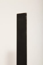 Smukła metalowa postmodernistyczna czarna lampa podłogowa Collona (Caltha) z regulowaną wysokością burgundowej głowicy, Gianfranco Frattini dla firmy Luci, Włochy, projekt z 1981 roku - obrazek 43