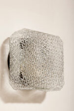 Szklany masywny fakturowy przeźroczysto lodowy kwadratowy jednopunktowy kinkiet/lampa ścienna z czarnym uchwytem z tworzywa, RZB (Rudolf Zimmermann Bamberg) Leuchten, Niemcy, lata 70. - obrazek 5