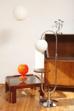 Kwadratowy niski stolik kawowy/pomocnik/stolik boczny na drewnianej konstrukcji o lekkim wiśniowym zabarwieniu ze szklanym dymionym w ciepłym odcieniu grubym blatem, projekt Afra i Tobia Scarpa dla Cassina, Włochy, lata 60. - obrazek 4