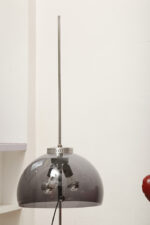 Dwupunktowa filigranowa lampa podłogowa z regulowaną wysokością jasnoszarego klosza z lekkiego półprzepuszczalnego tworzywa/akrylu i metalową grafitową podstawą, Space Age, Gepo, Holandia, lata 70. - obrazek 4
