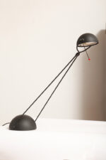 Czarna matowa jednopunktowa metalowa lampa biurkowa "Meridiana" z ruchomym ramieniem i kloszem, projekt Paolo Piva dla Stefano Cevoli, Włochy, wzór z 1983 roku - obrazek 4