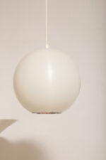 Jednopunktowa mlecznobiała lampa sufitowa z tworzywa w kształcie kuli z aluminiowym srebrnym odbłyśnikiem na dole, Philips, Holandia, lata 90. - obrazek 7