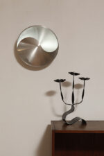 Srebrny lekki jednopunktowy kinkiet/lampa ścienna ze szczotkowanego aluminium "Yin-Yang" TYP C1636, projekt Hermiana Sneydersa de Vogel dla Raak Amsterdam, Holandia, lata 70. - obrazek 6