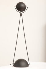 Czarna matowa jednopunktowa metalowa lampa biurkowa "Meridiana" z ruchomym ramieniem i kloszem, projekt Paolo Piva dla Stefano Cevoli, Włochy, wzór z 1983 roku - obrazek 7