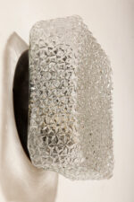 Szklany masywny fakturowy przeźroczysto lodowy kwadratowy jednopunktowy kinkiet/lampa ścienna z czarnym uchwytem z tworzywa, RZB (Rudolf Zimmermann Bamberg) Leuchten, Niemcy, lata 70. - obrazek 9