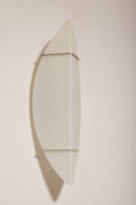 Bardzo duża (70 cm) dwupunktowa lampa ścienna/kinkiet w kształcie półksiężyca ze szklanym matowym mlecznobiałym dwuwarstwowym kloszem, Metal-Lux, Włochy, około 2000 roku - obrazek 8