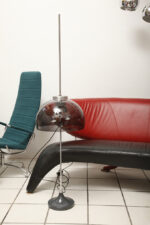 Dwupunktowa filigranowa lampa podłogowa z regulowaną wysokością jasnoszarego klosza z lekkiego półprzepuszczalnego tworzywa/akrylu i metalową grafitową podstawą, Space Age, Gepo, Holandia, lata 70. - obrazek 8