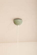 Jasnozielona metalowa jednopunktowa lampa wisząca/sufitowa  w kształcie kopuły, Polska, lata 80. - obrazek 8