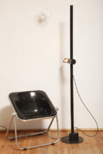 Smukła metalowa postmodernistyczna czarna lampa podłogowa Collona (Caltha) z regulowaną wysokością burgundowej głowicy, Gianfranco Frattini dla firmy Luci, Włochy, projekt z 1981 roku - obrazek 14