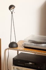 Czarna matowa jednopunktowa metalowa lampa biurkowa "Meridiana" z ruchomym ramieniem i kloszem, projekt Paolo Piva dla Stefano Cevoli, Włochy, wzór z 1983 roku - obrazek 8