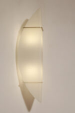 Bardzo duża (70 cm) dwupunktowa lampa ścienna/kinkiet w kształcie półksiężyca ze szklanym matowym mlecznobiałym dwuwarstwowym kloszem, Metal-Lux, Włochy, około 2000 roku - obrazek 9