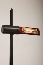 Smukła metalowa postmodernistyczna czarna lampa podłogowa Collona (Caltha) z regulowaną wysokością burgundowej głowicy, Gianfranco Frattini dla firmy Luci, Włochy, projekt z 1981 roku - obrazek 40