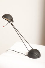 Czarna matowa jednopunktowa metalowa lampa biurkowa "Meridiana" z ruchomym ramieniem i kloszem, projekt Paolo Piva dla Stefano Cevoli, Włochy, wzór z 1983 roku - obrazek 10