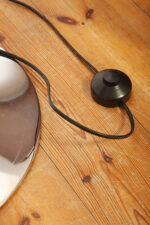 Jednopunktowa chromowana lampa podłogowa z ruchomym ramieniem z regulacją wysokości, fornirowanym w orzechu okrągłym blatem i szklanym kloszem w kształcie kuli, Art Deco/Bauhaus, projekt Robert Slezák z lat 30. XX wieku - obrazek 27