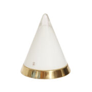 Nieduża ciężka jednopunktowa stożkowa mlecznobiała szklana lampka nocna/biurkowa "Kibo" z okrągłą złotą metalową podstawą, Peill & Putzler, Niemcy, lata 70