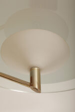 Duża lampa sufitowa "Olympia 2731" z okrągłym masywnym szklanym kloszem w kształcie koła zawieszonym na stalowej złotej konstrukcji, projekt Daniel Puppa dla Fontana Arte/Mediolan, Włochy, wzór z 1984 roku - obrazek 11