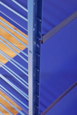 Modułowa wolnostojąca szafka/regał/biblioteczka na metalowej niebieskiej konstrukcji z pięcioma metalowymi półkami z regulowaną wysokością, Drentea, Holandia, lata 60. - obrazek 14