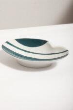 Morsko/zielono-biała porcelanowa ręcznie malowana popielniczka/paterka, Polish New Look, Zakłady Porcelany Stołowej Chodzież, Polska, lata 60. - obrazek 12