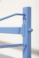 Modułowa wolnostojąca szafka/regał/biblioteczka na metalowej niebieskiej konstrukcji z pięcioma metalowymi półkami z regulowaną wysokością, Drentea, Holandia, lata 60. - obrazek 15