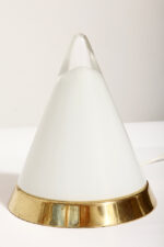 Nieduża ciężka jednopunktowa stożkowa mlecznobiała szklana lampka nocna/biurkowa "Kibo" z okrągłą złotą metalową podstawą, Peill & Putzler, Niemcy, lata 70 - obrazek 15