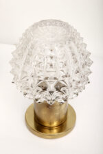 Dwie jednopunktowe metalowe lampki biurkowe/nocne/kinkiety ze szklanymi grubo ciętymi kloszami i podstawami w kolorze starego złota, Lustry Kamenický Šenov, Czechosłowacja, lata 60. - obrazek 13