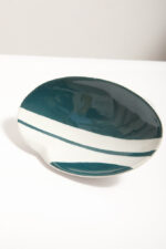 Morsko/zielono-biała porcelanowa ręcznie malowana popielniczka/paterka, Polish New Look, Zakłady Porcelany Stołowej Chodzież, Polska, lata 60. - obrazek 13