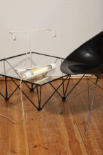 Biała duża jednopunktowa metalowa industrialna lampa biurkowa ze zdejmowanym kloszem z jarzeniówką, Woja Holland, Holandia, lata 80. - obrazek 14