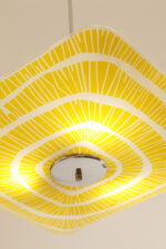 Żółta kwadratowa szklana trzypunktowa lampa sufitowa „Parasolka” z geometrycznym wzorem, Napako, Czechosłowacja, lata 60. - obrazek 14