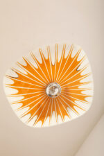 Pomarańczowa szklana trzypunktowa lampa sufitowa „Parasolka” z geometrycznym wzorem i złoceniami, Napako, Czechosłowacja, lata 60. - obrazek 15