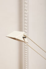 Biała jednopunktowa geometryczna plastikowo-metalowo-drewniana lampa biurkowa w stylu Memphis firmy Woja Holland, Holandia, lata 80. - obrazek 15