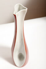 Porcelanowy brązowo-biały wazon "Kręcony" na pojedynczy kwiatek, ręcznie malowanym z ażurowym prześwitem, Polish New Look, Zakłady Porcelany Stołowej Ćmielów, lata 60. - obrazek 15