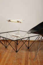 Biała duża jednopunktowa metalowa industrialna lampa biurkowa ze zdejmowanym kloszem z jarzeniówką, Woja Holland, Holandia, lata 80. - obrazek 16