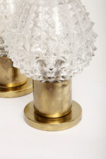 Dwie jednopunktowe metalowe lampki biurkowe/nocne/kinkiety ze szklanymi grubo ciętymi kloszami i podstawami w kolorze starego złota, Lustry Kamenický Šenov, Czechosłowacja, lata 60. - obrazek 16