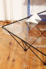 Biała jednopunktowa geometryczna plastikowo-metalowo-drewniana lampa biurkowa w stylu Memphis firmy Woja Holland, Holandia, lata 80. - obrazek 17