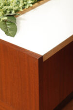 Prostokątny mahoniowy kwietnik/ława/stolik pomocnik/stolik kawowy z dwoma szklanymi białymi blatami i plastikowym wyjmowanym wkładem na kwiaty, Czechosłowacja, lata 70. - obrazek 23