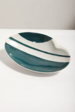 Morsko/zielono-biała porcelanowa ręcznie malowana popielniczka/paterka, Polish New Look, Zakłady Porcelany Stołowej Chodzież, Polska, lata 60. - obrazek 17