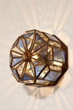 Szklany jednopunktowy witrażowy ręcznie wykonany kinkiet/plafon/lampa ścienna na miedzianej konstrukcji, Hiszpania, 2003 rok - obrazek 20