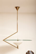 Duża lampa sufitowa "Olympia 2731" z okrągłym masywnym szklanym kloszem w kształcie koła zawieszonym na stalowej złotej konstrukcji, projekt Daniel Puppa dla Fontana Arte/Mediolan, Włochy, wzór z 1984 roku - obrazek 18